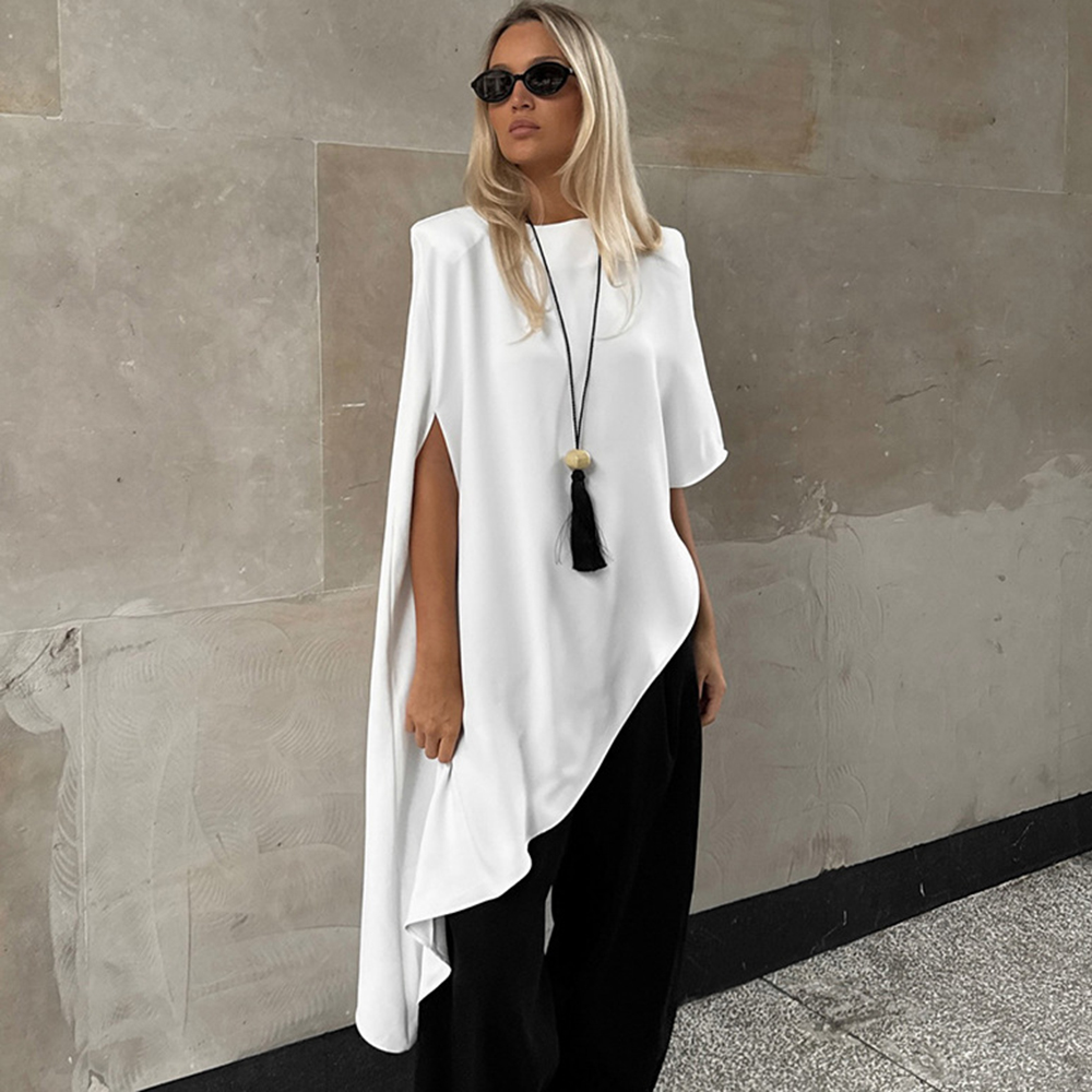 Street Fashion Look - Vestido Branco Sexy com Fenda Irregular