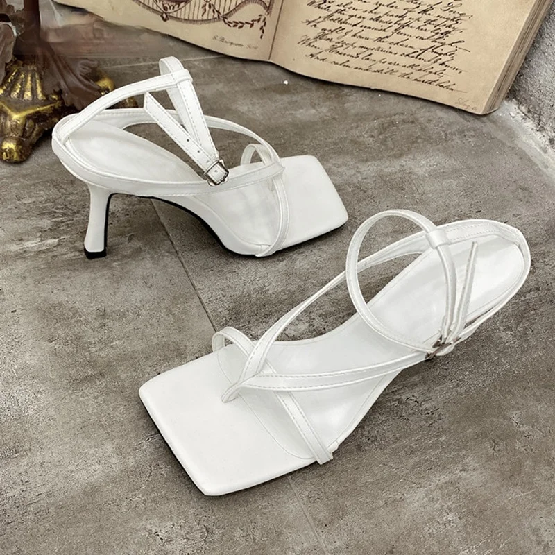 Sandálias gladiadoras de salto - Street Fashion Look avaliação e preço