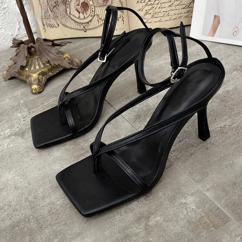 Sandálias gladiadoras de salto - Street Fashion Look avaliação e preço